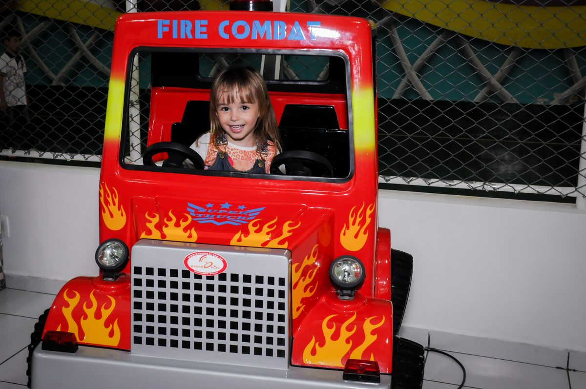 bagunça no jeep no Buffet Infantil Ra Tim Boom, Saude, São Paulo
