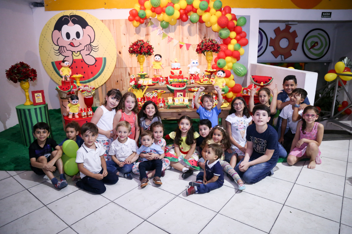 foto com todos os convidados da festa