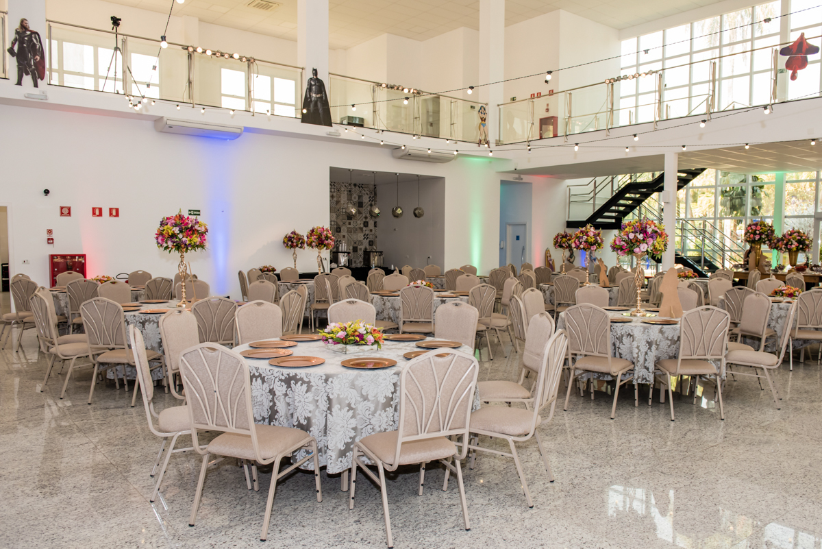 mesas decoradas para a festa