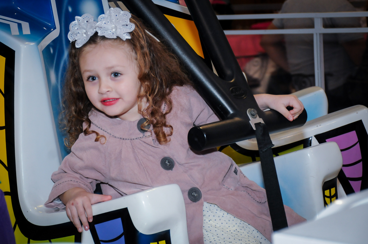 subida no elevador no Buffet Fábrica da Alegria, Unidade Osasco