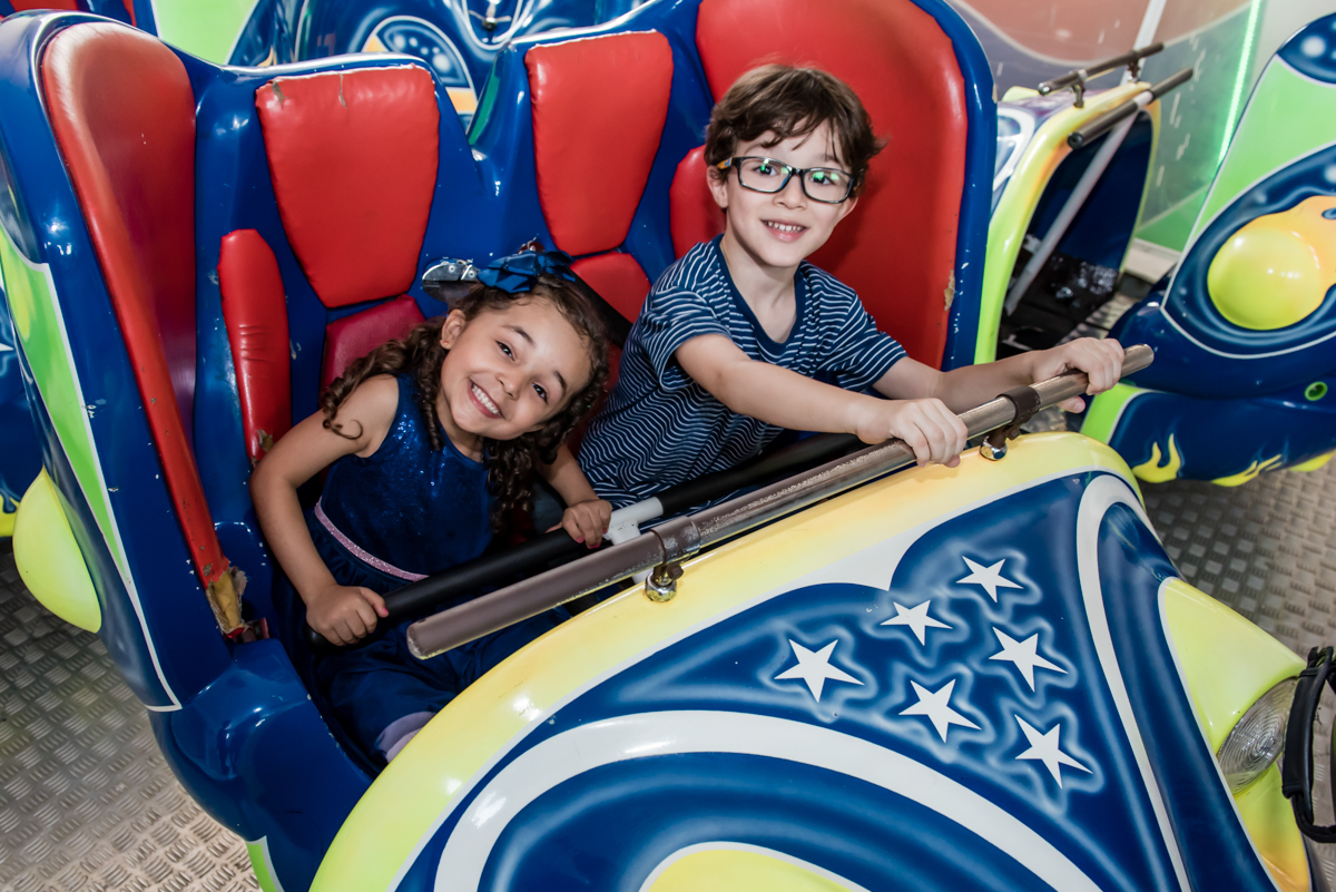 diversão no no brinquedo jornada nas estrelas