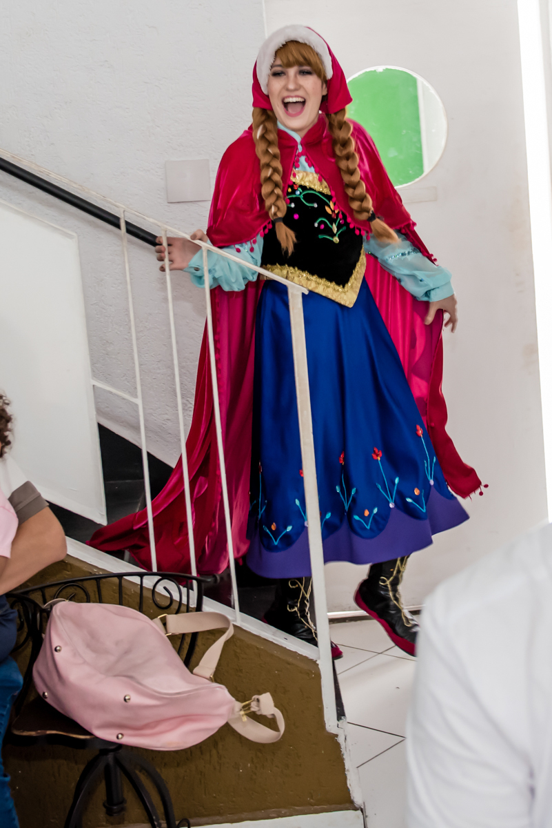 chegada da frozen e ana para a festa da priscila