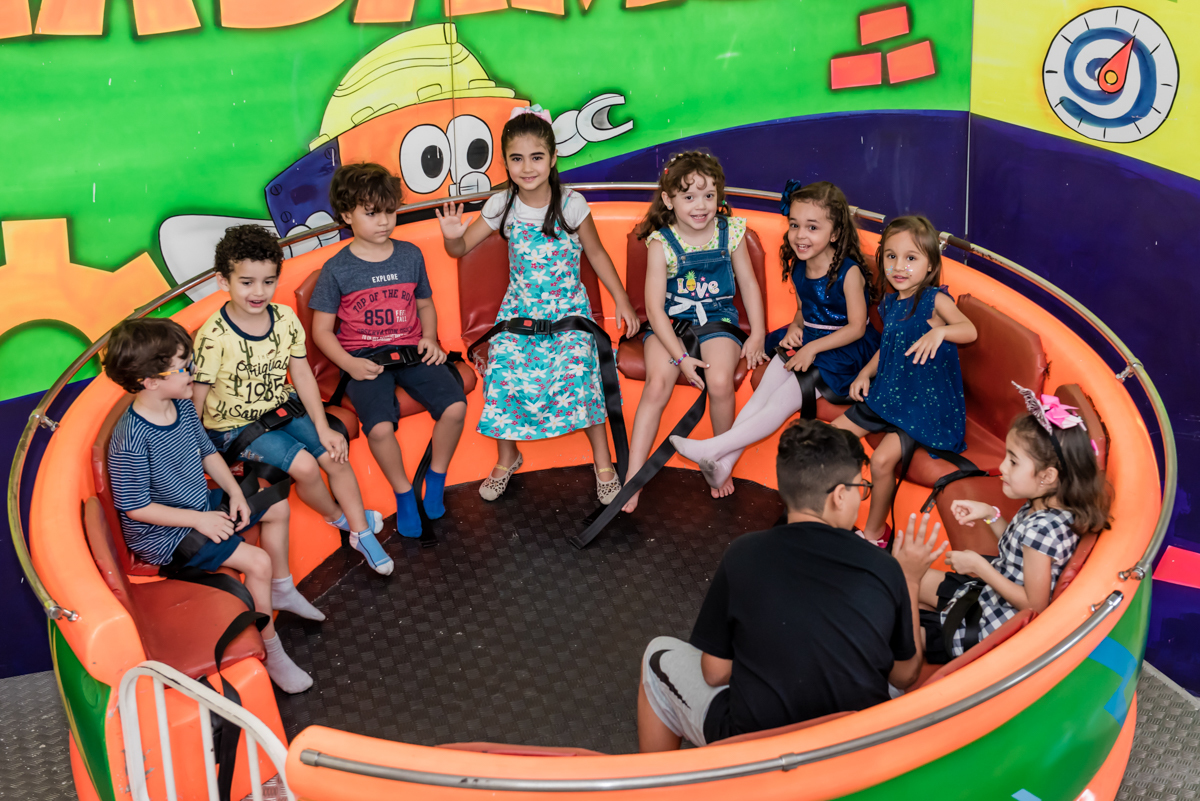 as crianças se divertem no labamba