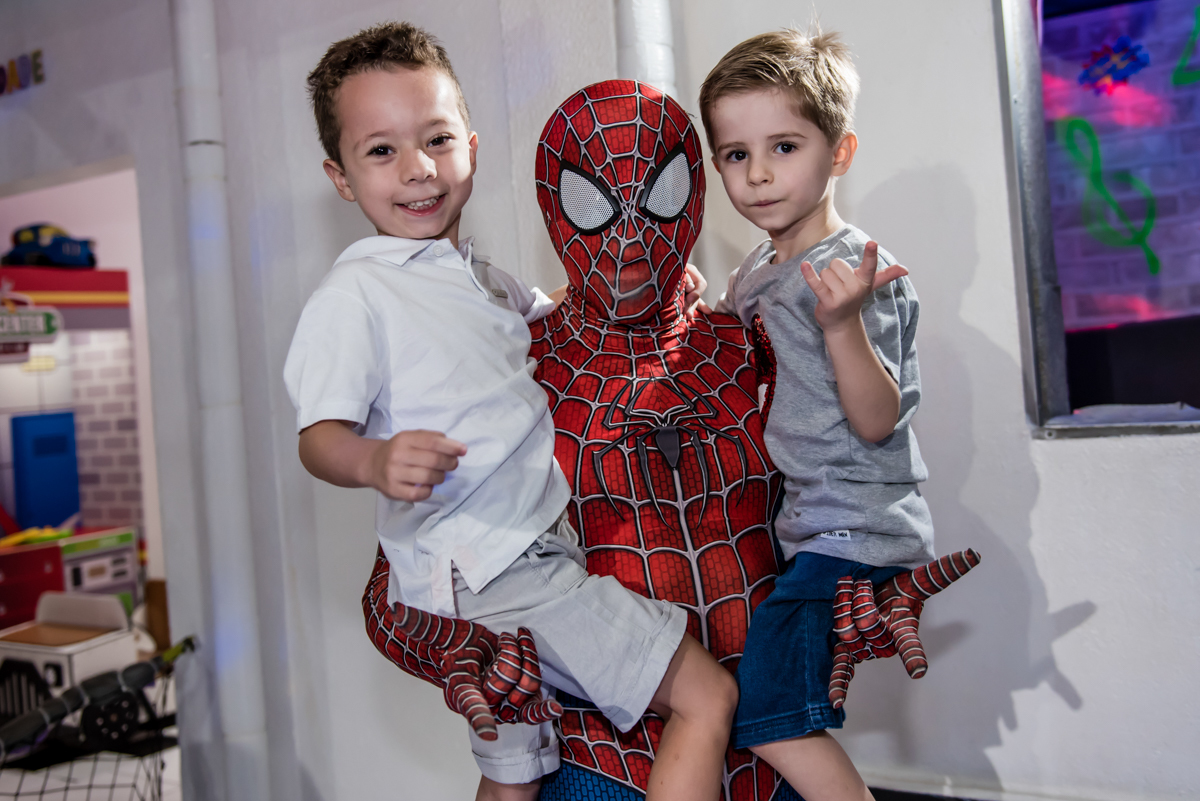 foto com o hoem aranha