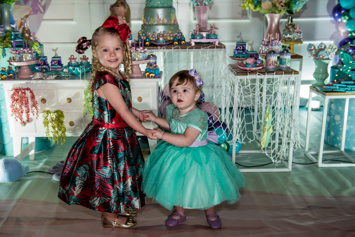 pose para a foto com a amiga