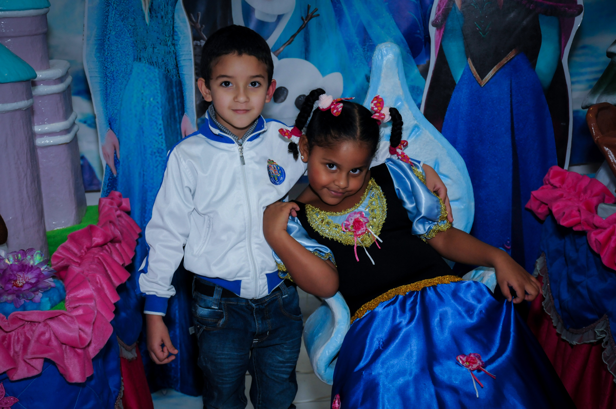 bagunça na festa tema frozen no Buffet Magic Joy Unidade Saude