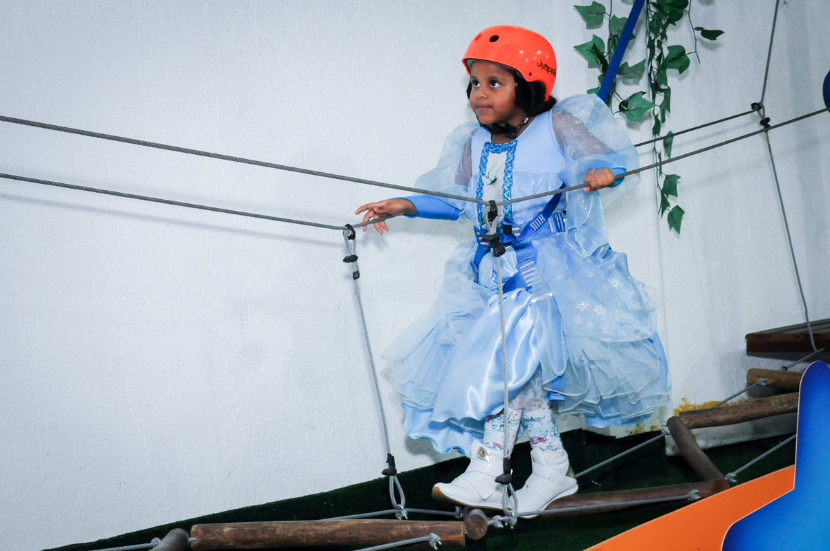 aniversariante no arvorismo no Buffet Magic Joy Unidade Saude