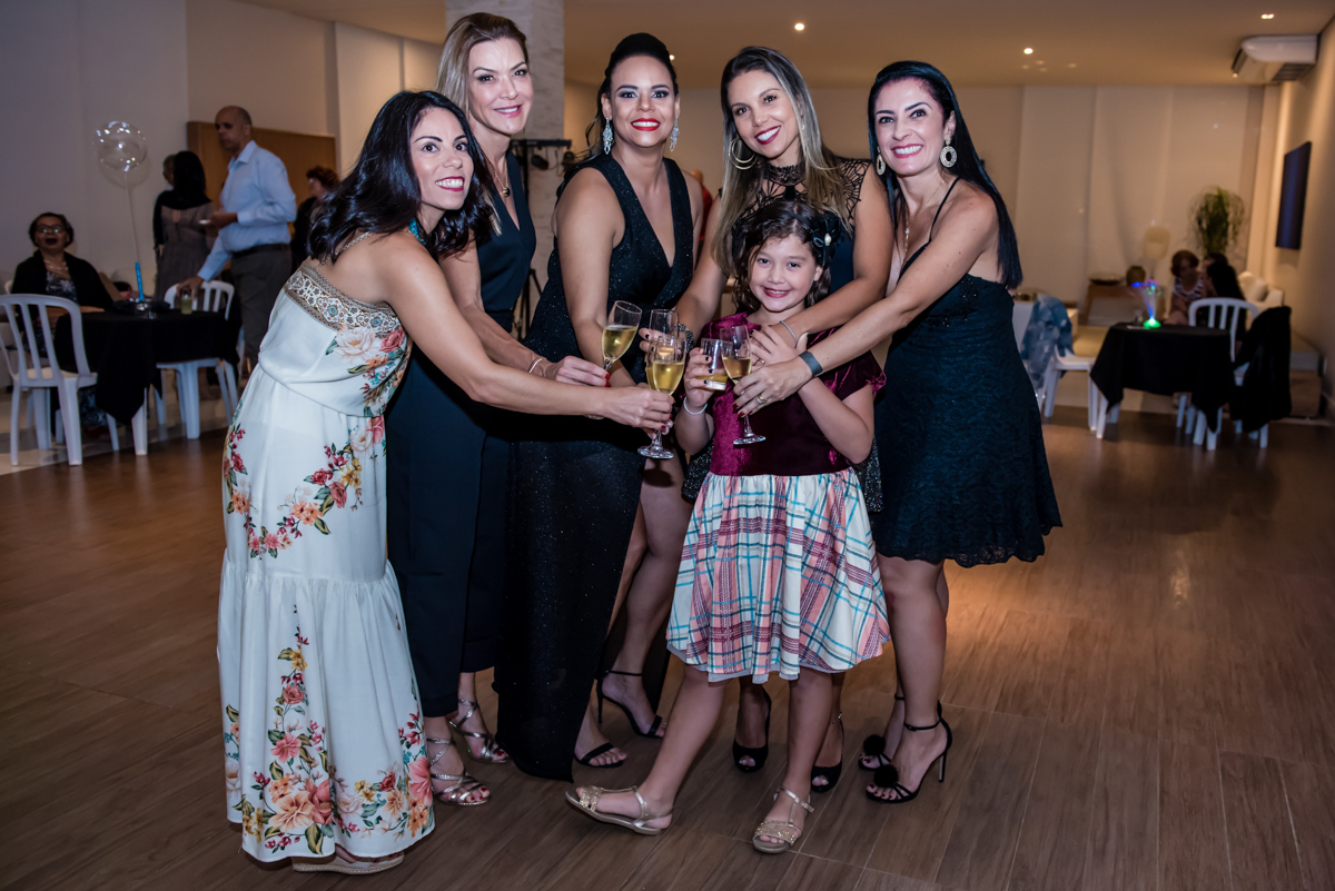brinde com os convidados