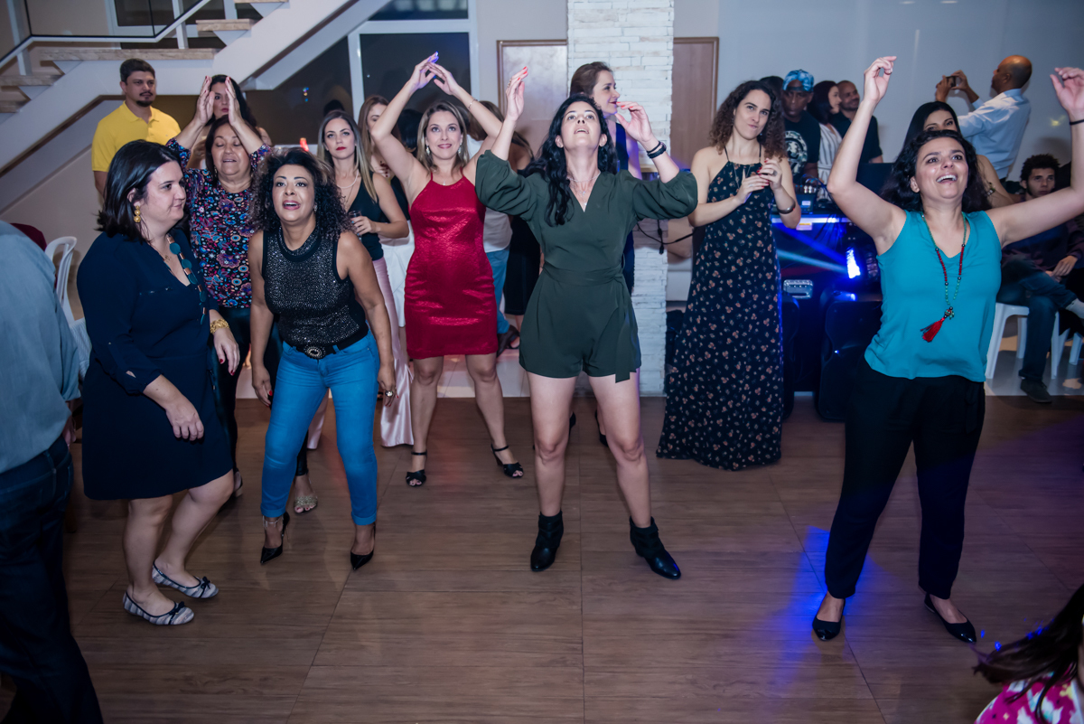 todos participam da coreografia