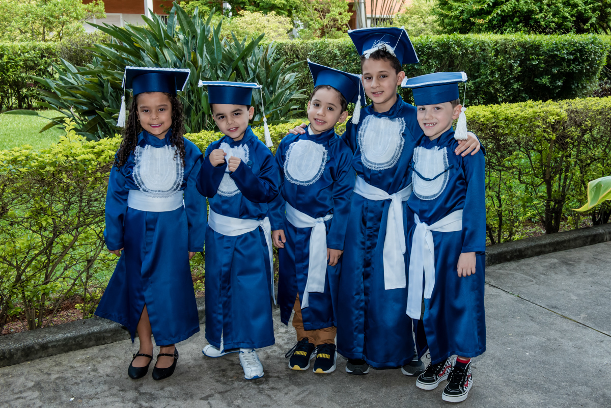 os alunos posam para a foto