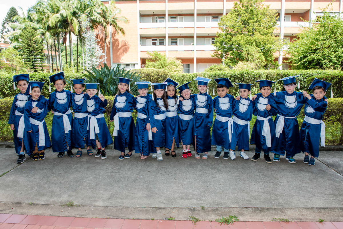 turma da escola reunida para foto