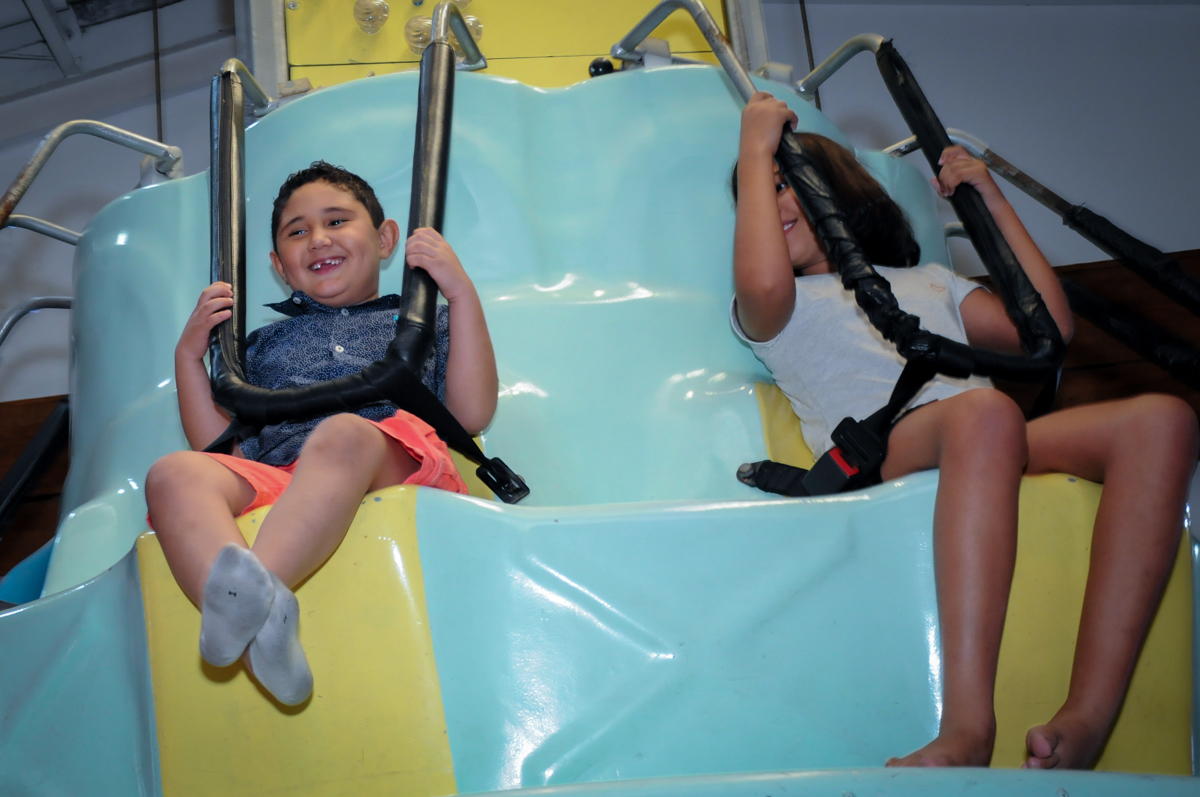 bagunça no brinquedo elevador no Buffet Infantil Amazing, Alphaville, São Paulo