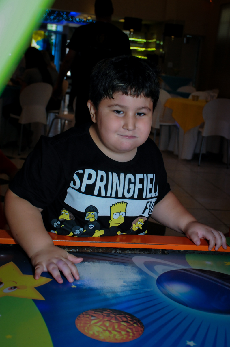 jogando com amiguinho no Buffet Infantil Amazing, Alphaville, São Paulo