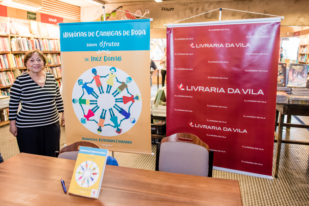 aguardando os leitores para o lançamento do livro