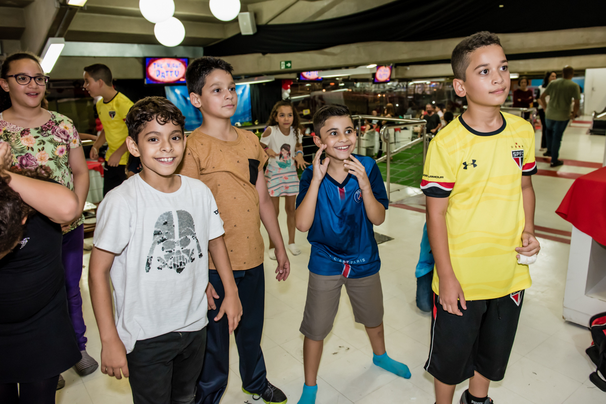 brincadeiras divertidas com os amigos