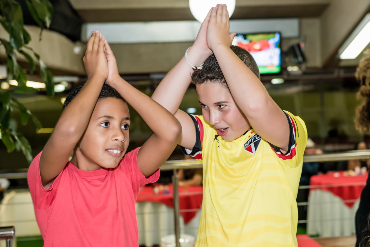todos participam das brincadeiras