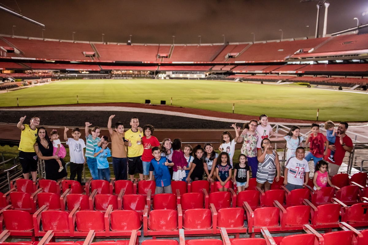 A família faz foto no estádio do morumbi