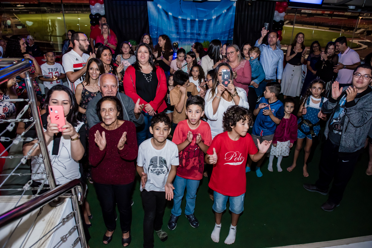 os convidados juntos para a foto