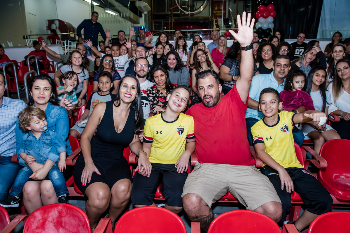 final da festa com foto de todos os convidados