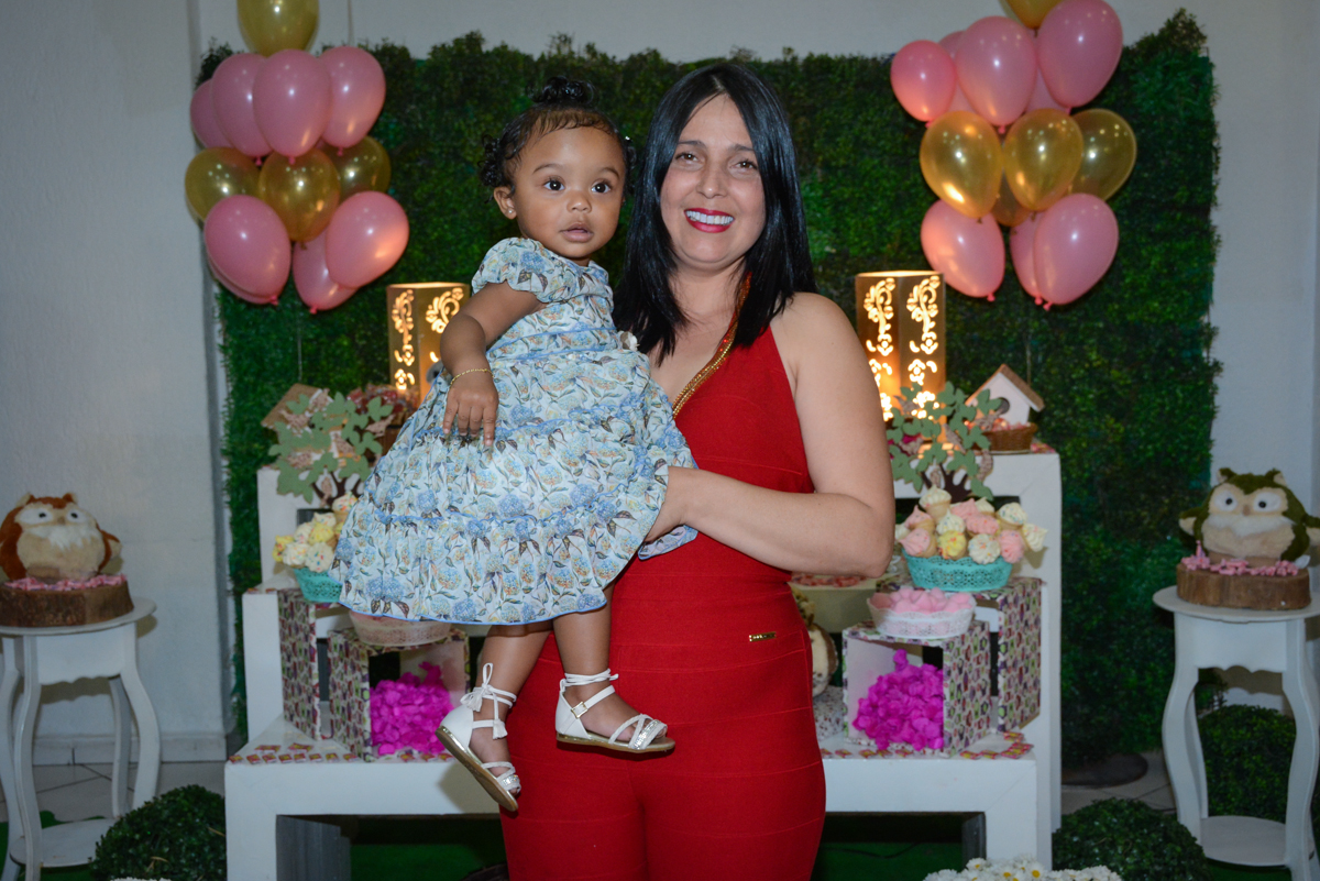 foto da anivesariante com a mãe no Buffet Fábrica da Alegria Unidade Morumbi, São Paulo