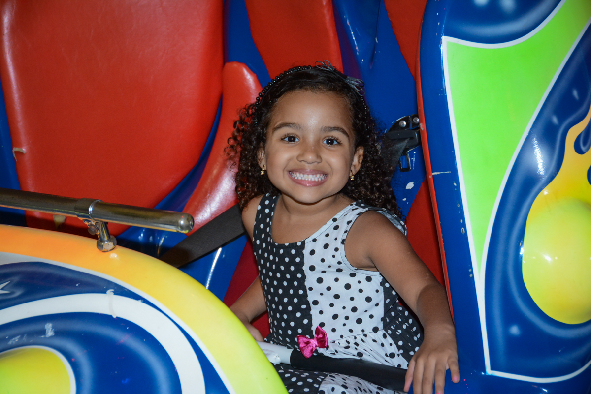 mais farra no brinquedo espacial no Buffet Fábrica da Alegria Unidade Morumbi, São Paulo