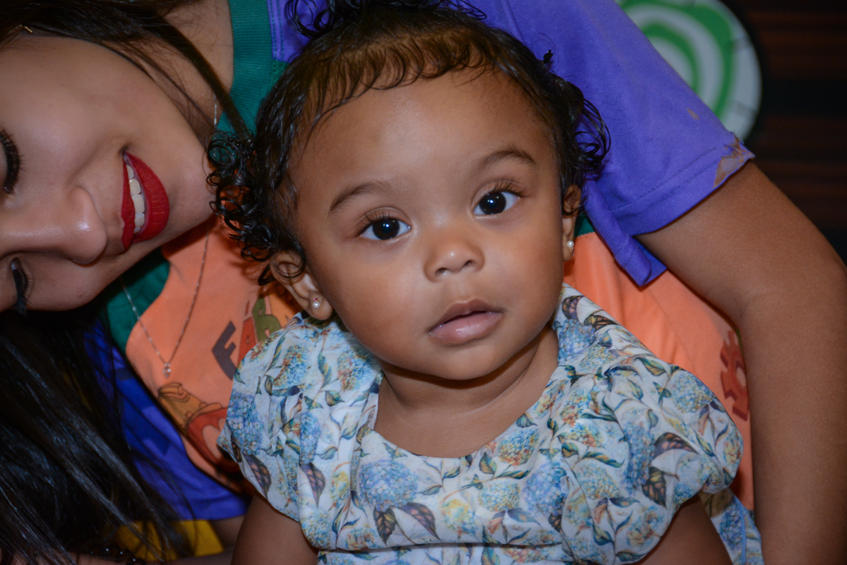 aniversariante posando para foto no Buffet Fábrica da Alegria Unidade Morumbi, São Paulo