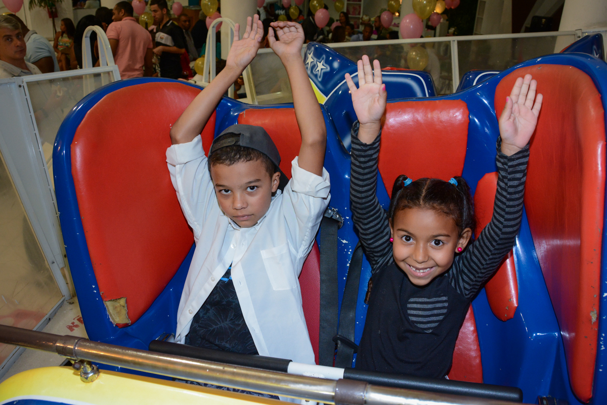 alegria no brinquedo espacial no Buffet Fábrica da Alegria Unidade Morumbi, São Paulo