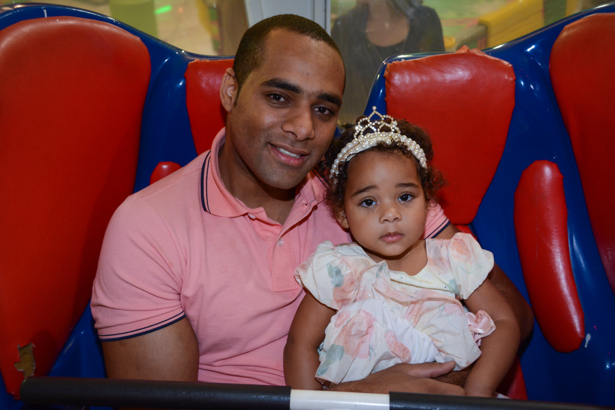 papai e filhinha no Buffet Fábrica da Alegria Unidade Morumbi,São Paulo