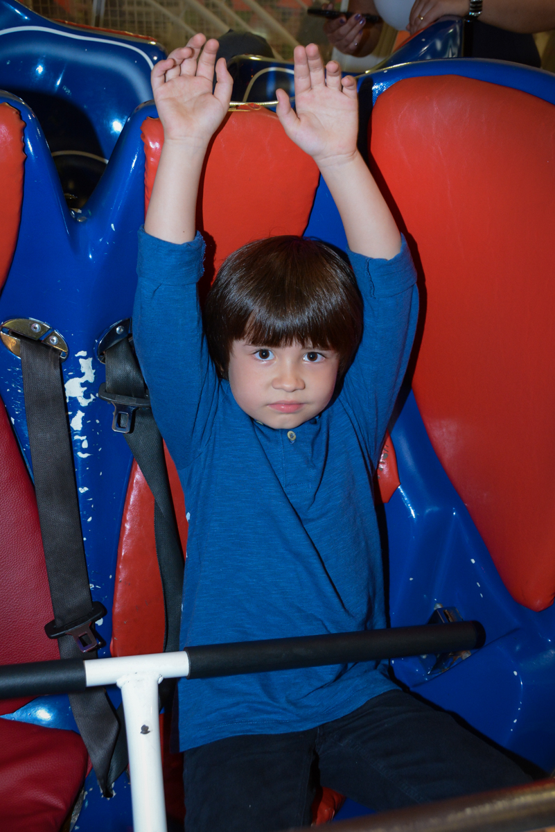 bagunça no brinquedo girara no Buffet Fábrica da Alegria Unidade Morumbi,São Paulo