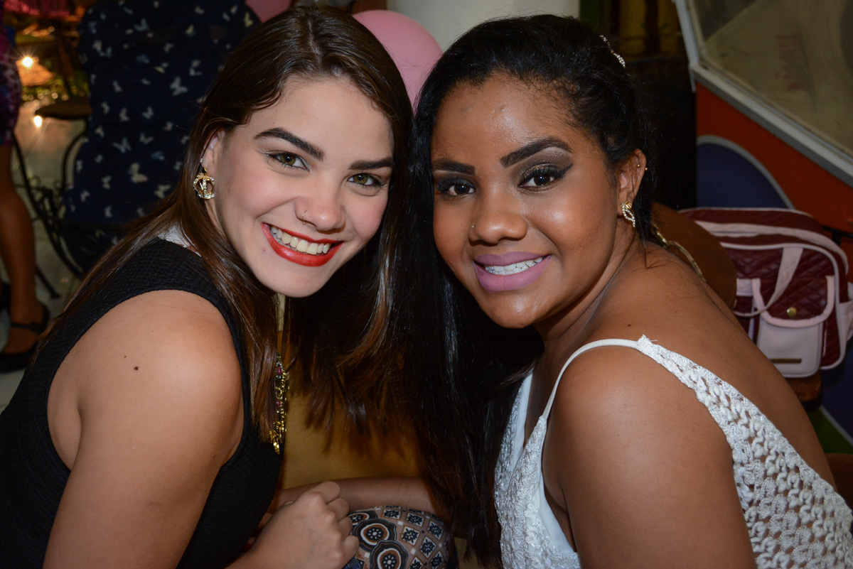 mamãe curtindo a festa de aniversário no Buffet Fábrica da Alegria Unidade Morumbi,São Paulo