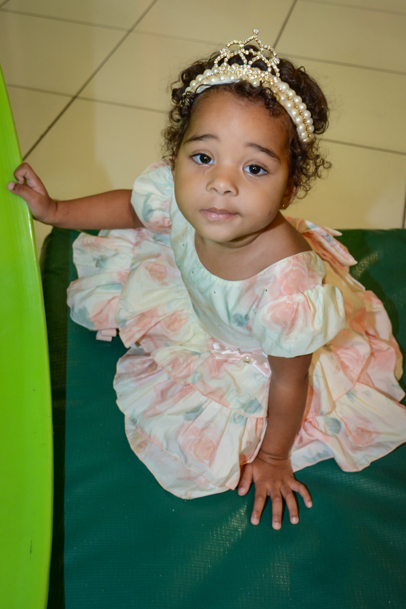 princesa da festa brincando no Buffet Fábrica da Alegria Unidade Morumbi,São Paulo