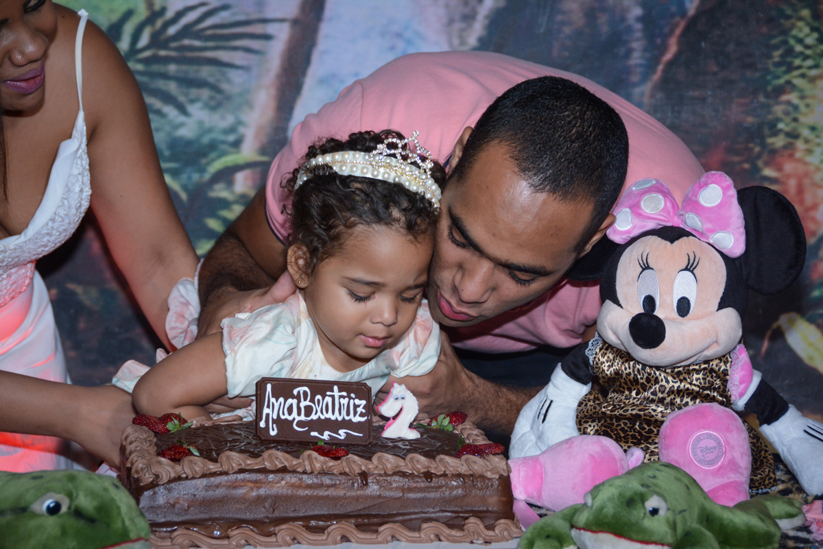 assoprando a velinha no Buffet Fábrica da Alegria Unidade Morumbi,São Paulo