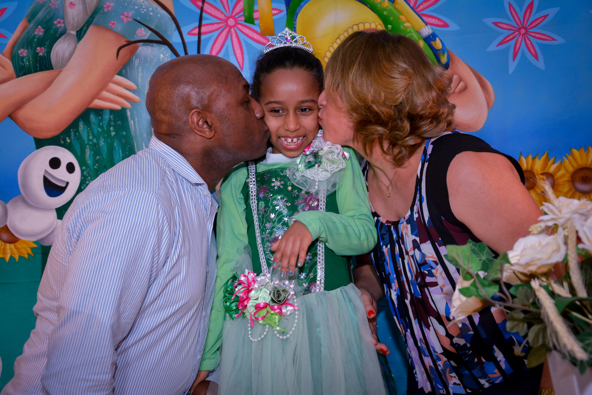 beijo na boxexa da aniversariante no Planeta Buffet, São Paulo