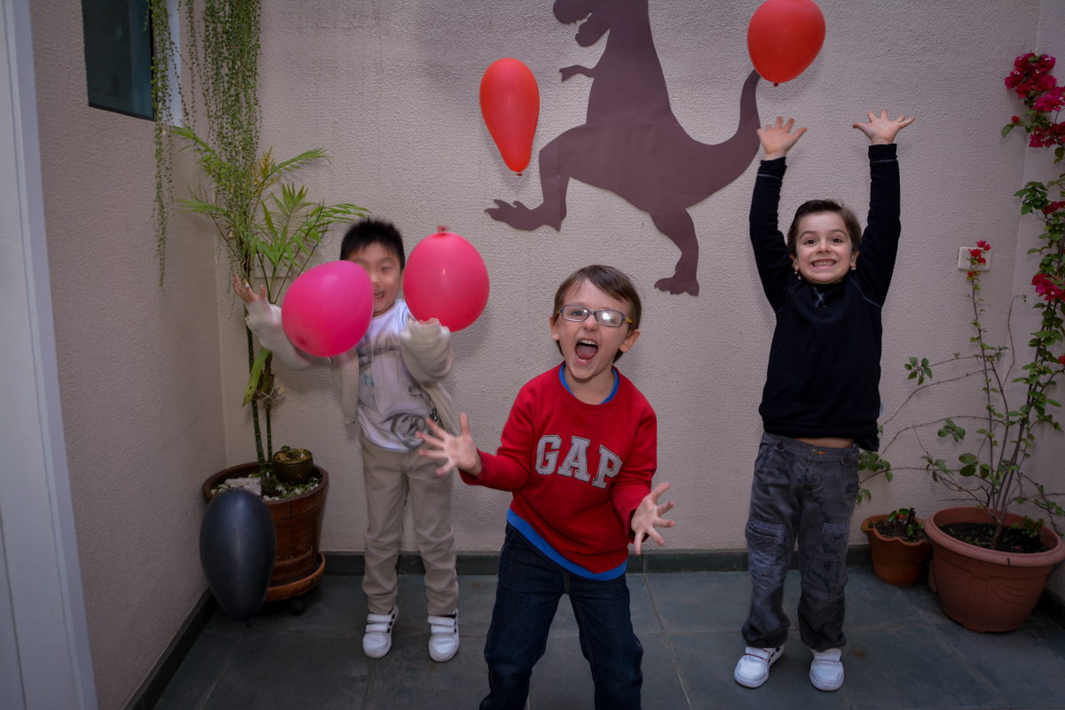 brincadeiras com o balão de bexiga no  no condomínio, São Paulo- SP