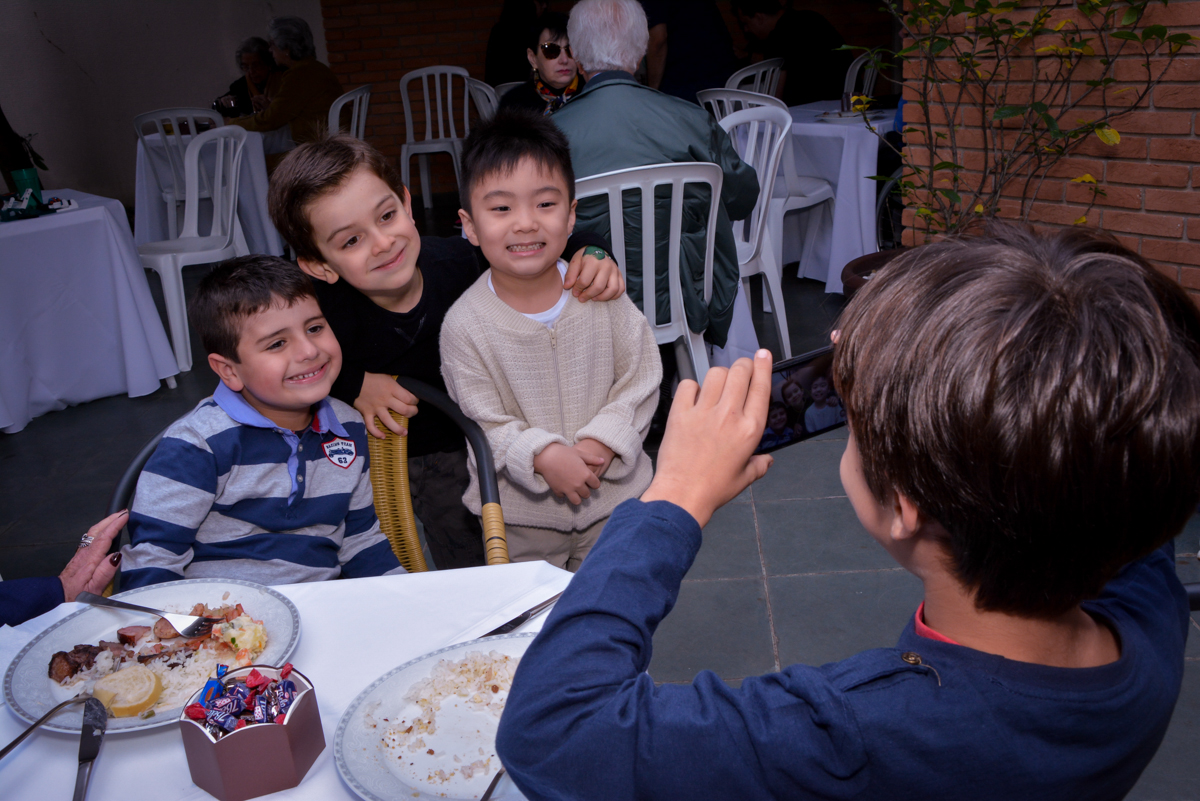 pose para self no  no condomínio, São Paulo- SP