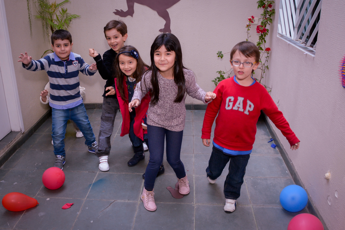 brincadeiras com os monitores no  no condomínio, São Paulo- SP