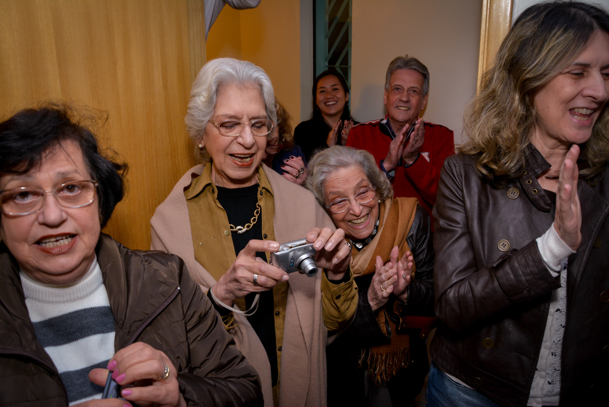 vovó também faz a sua foto na festa de aniversário no  no condomínio, São Paulo- SP