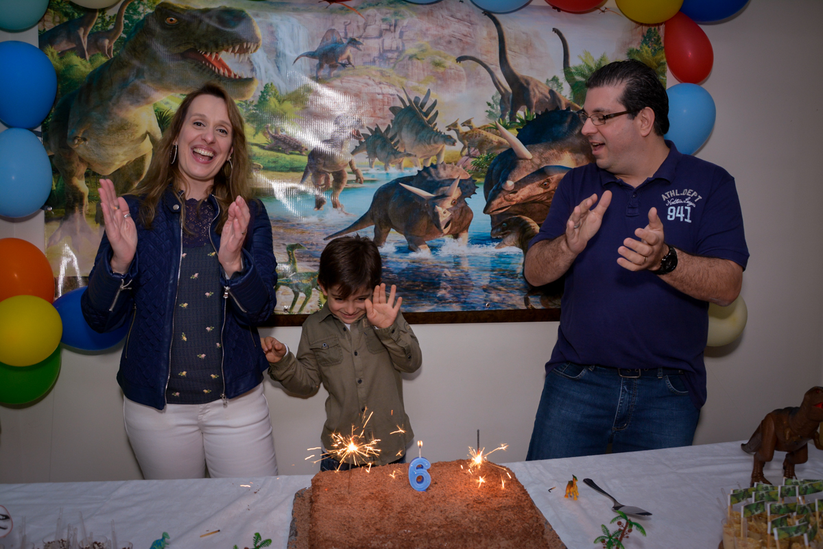 cantando parabéns para o aniversariante no  no condomínio, São Paulo- SP