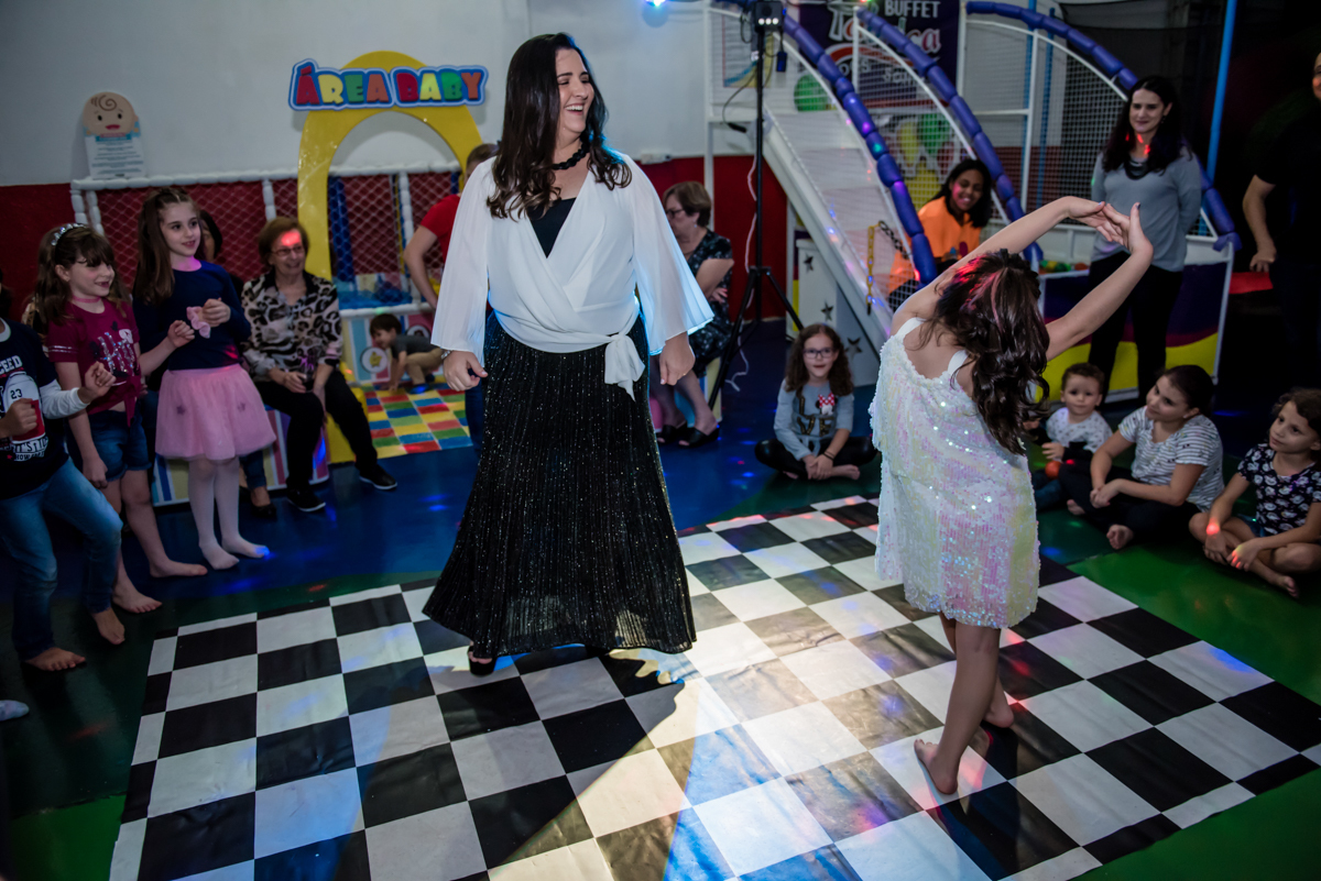 dançando com a mamãe