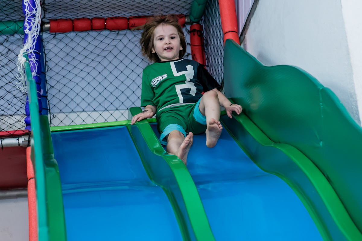 quem chega primeiro no escorregador