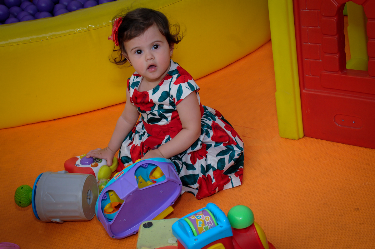 aniversariante  feliz na área baby no buffet spazio reale, são paulo-sp