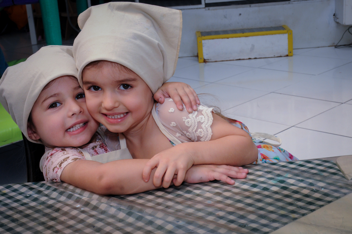 fazendo massa de pão no buffet spazio reale, são paulo-sp