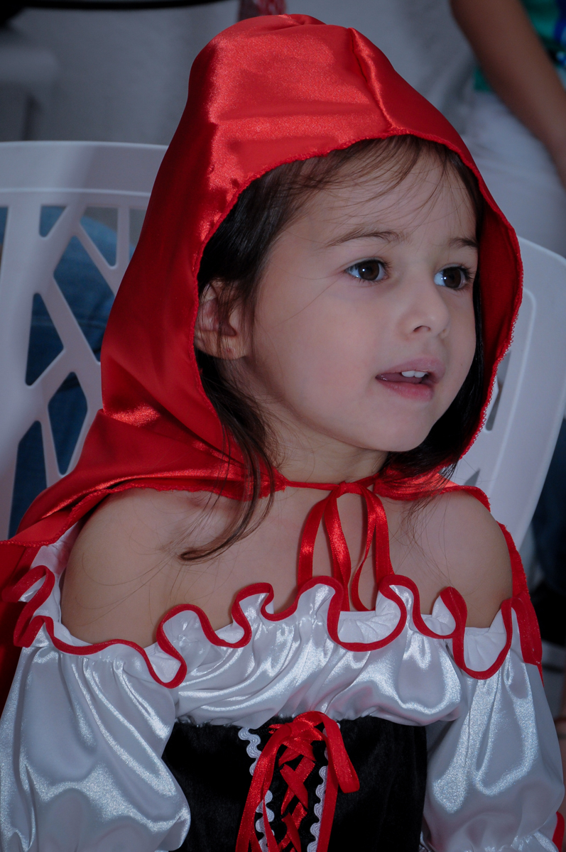 chapeuzinho vermelho assiste a retrospectiva no buffet spazio reale, são paulo-sp