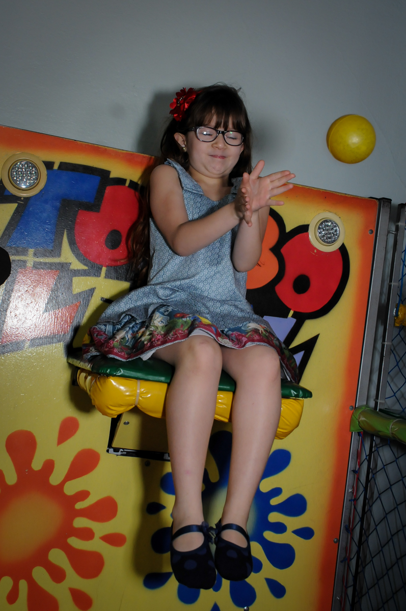 brincando no tombo legal no Buffet Ciranda da Vila, Osasco, SP