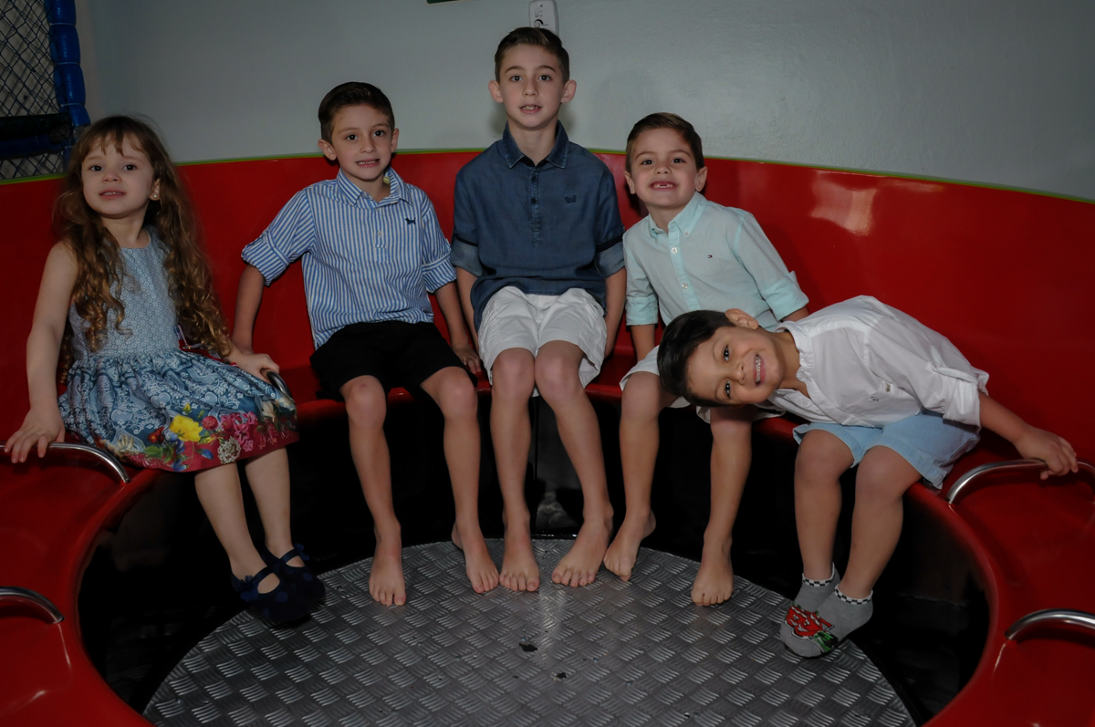 bagunça das crianças no labamba no Buffet Ciranda da Vila, Osasco, SP