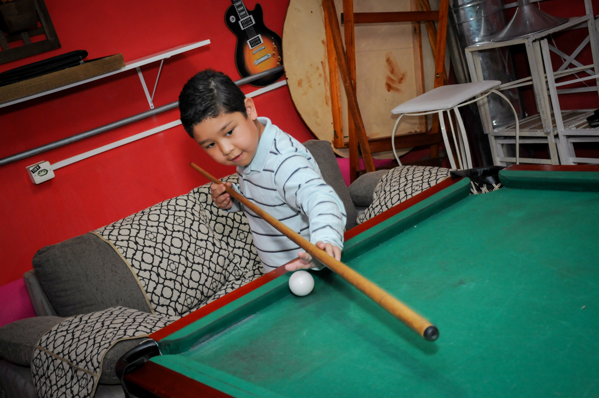 jogo de sinuca no Buffet Ciranda da Vila, Osasco, SP