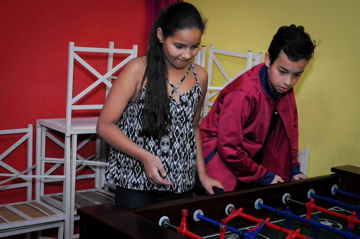 jogo de futebol no Buffet Ciranda da Vila, Osasco, SP