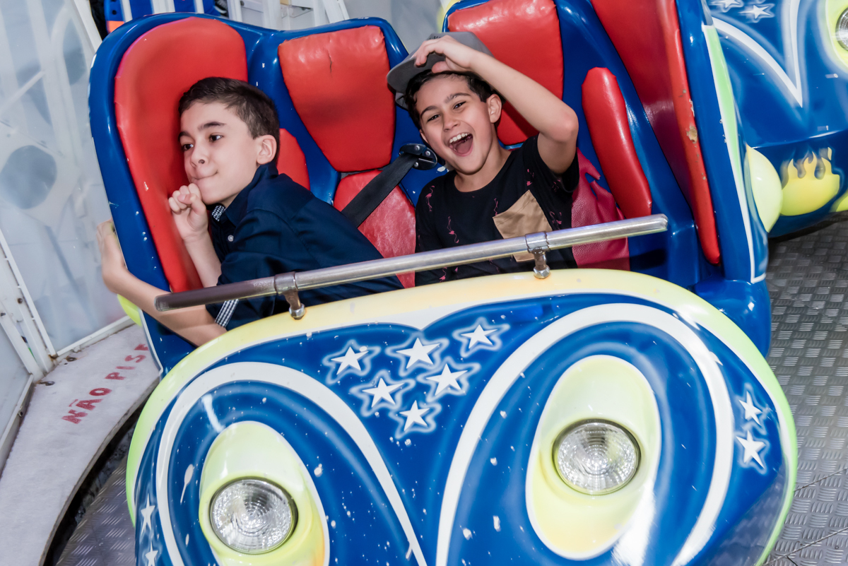 emoção no brinquedo jornada nas estrelas