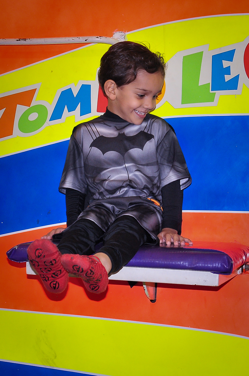 o aniversariante se diverte no tombo legal no Buffet Fábrica da Alegria Morumbi, São Paulo