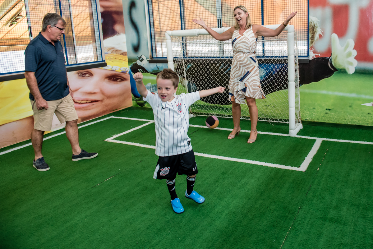 jogo de futebol em família